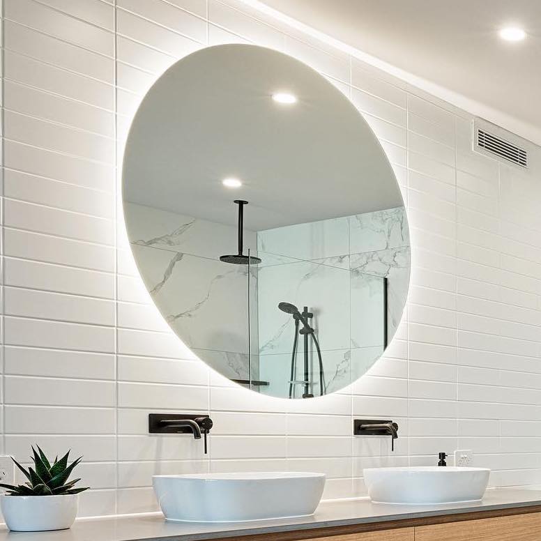 Halo LED Mirror with Natural Daylight – 4000k
